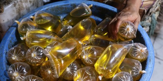 Pemerintah Wajibkan Pengusaha Sediakan Minyak Goreng Curah Selama 6 Bulan